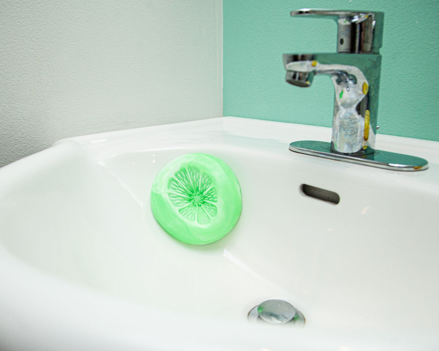 Lime Make-Up Brush Cleaner